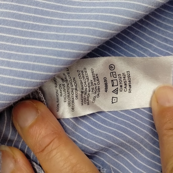 LOFT Blue/White Pin Striped Blouse Size Medium White Floral Applique on Sleeve - Picture 8 of 9